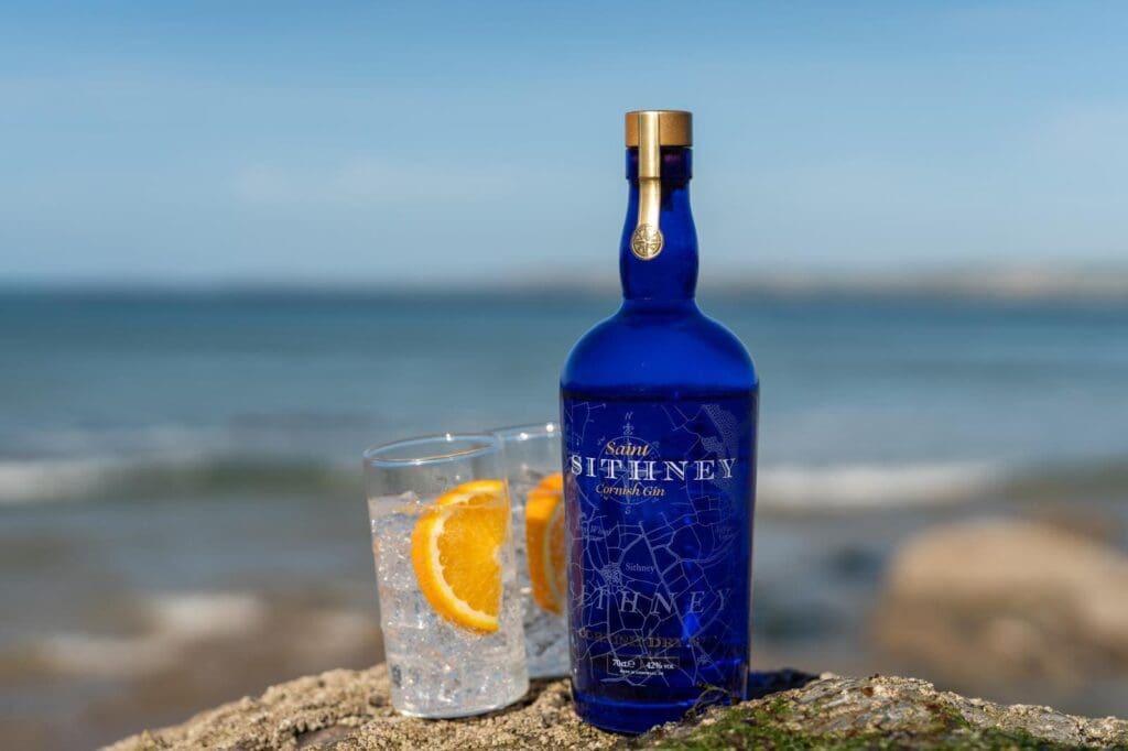 Sitheny Bottle With 2 Glasses On Rock